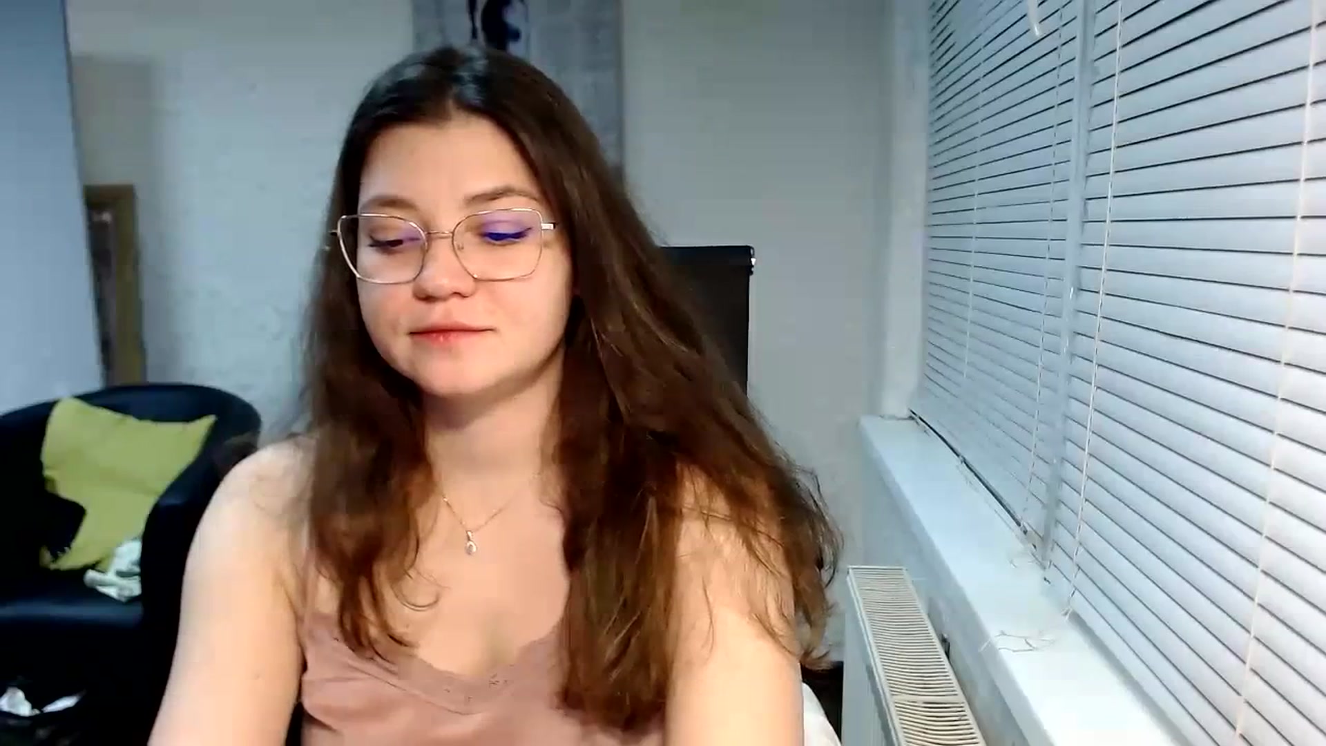 Gallery image thumbnail from SweetArinaA's myfreecams stream on, 12/29/2023, 18:28 image 10 of 20