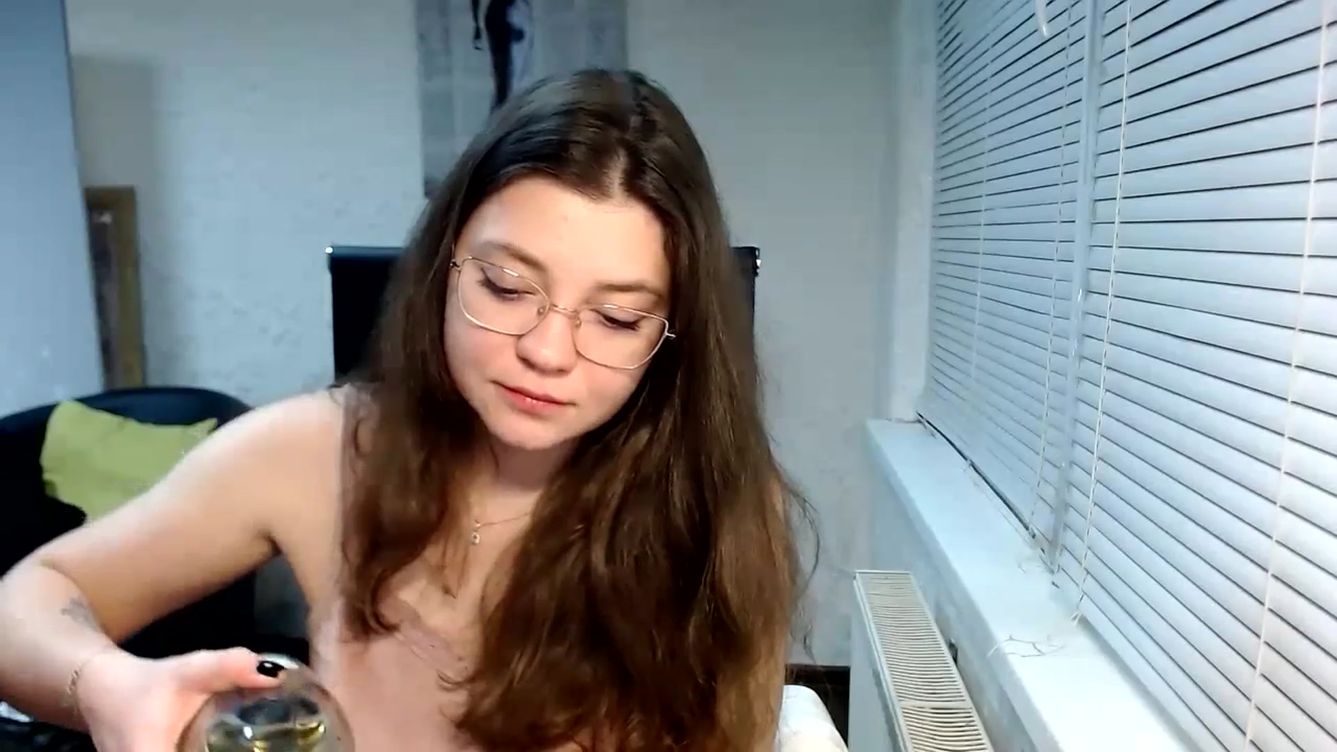 Gallery image thumbnail from SweetArinaA's myfreecams stream on, 12/29/2023, 18:28 image 7 of 20