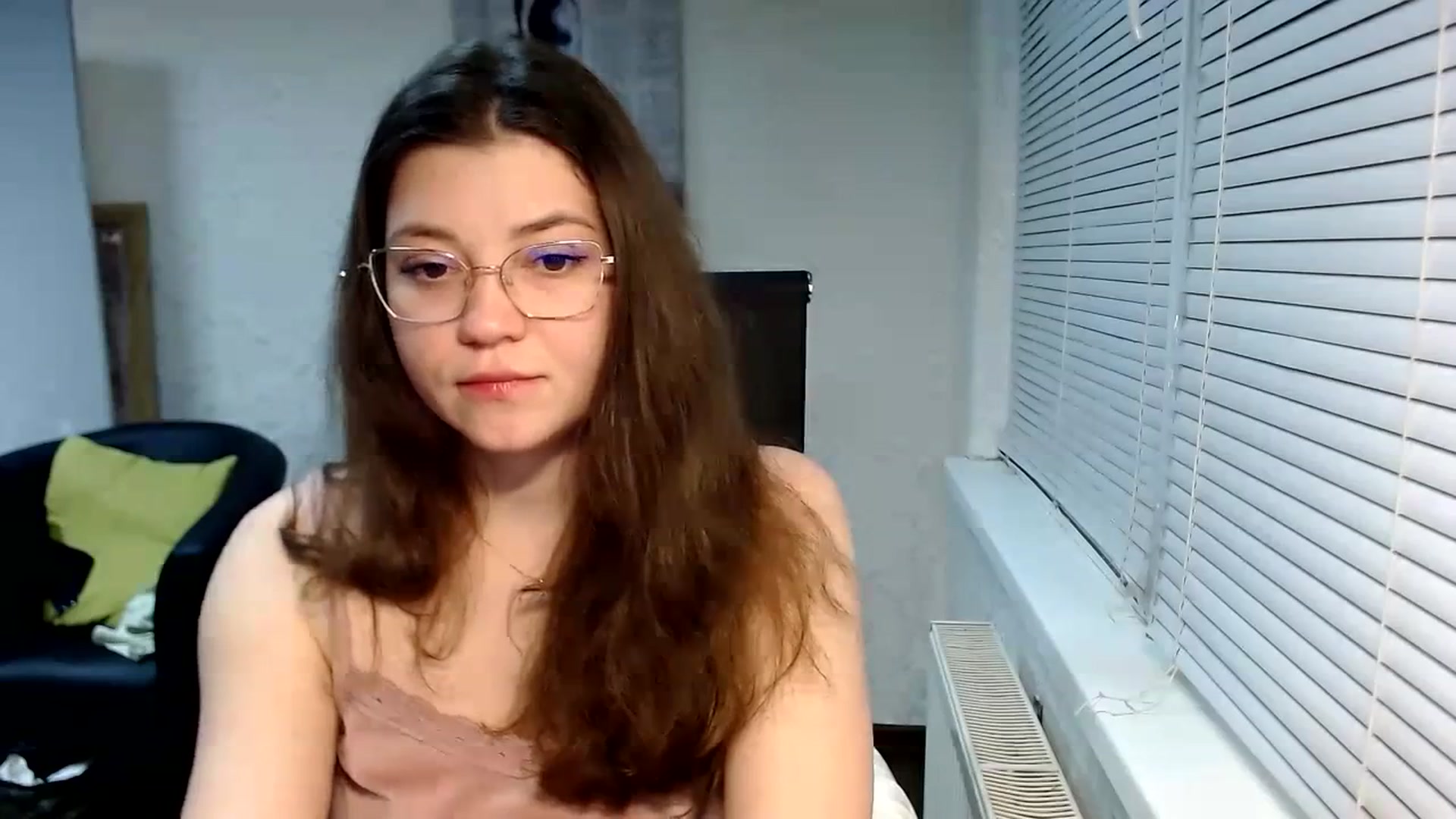 Gallery image thumbnail from SweetArinaA's myfreecams stream on, 12/29/2023, 18:28 image 5 of 20