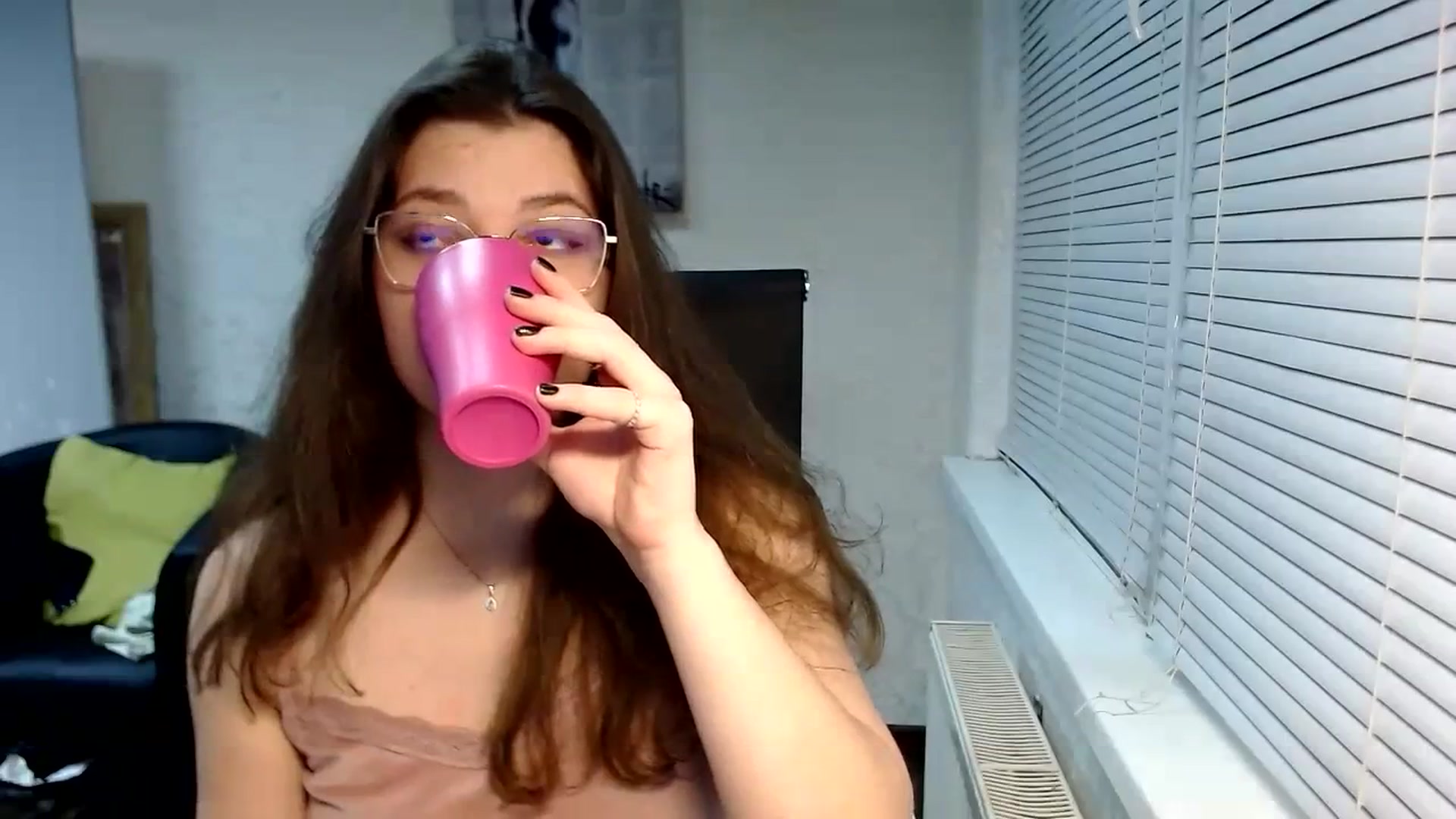 Gallery image thumbnail from SweetArinaA's myfreecams stream on, 12/29/2023, 18:28 image 14 of 20