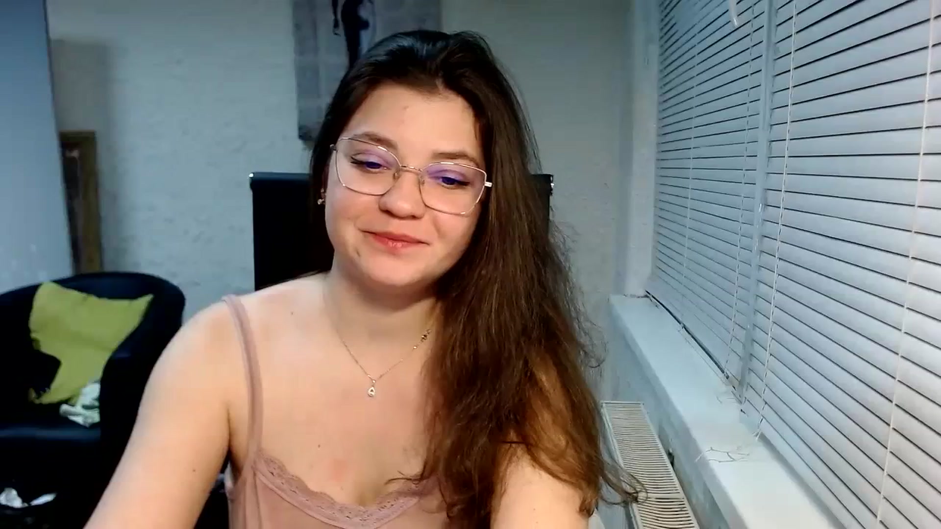 Gallery image thumbnail from SweetArinaA's myfreecams stream on, 12/29/2023, 18:28 image 17 of 20