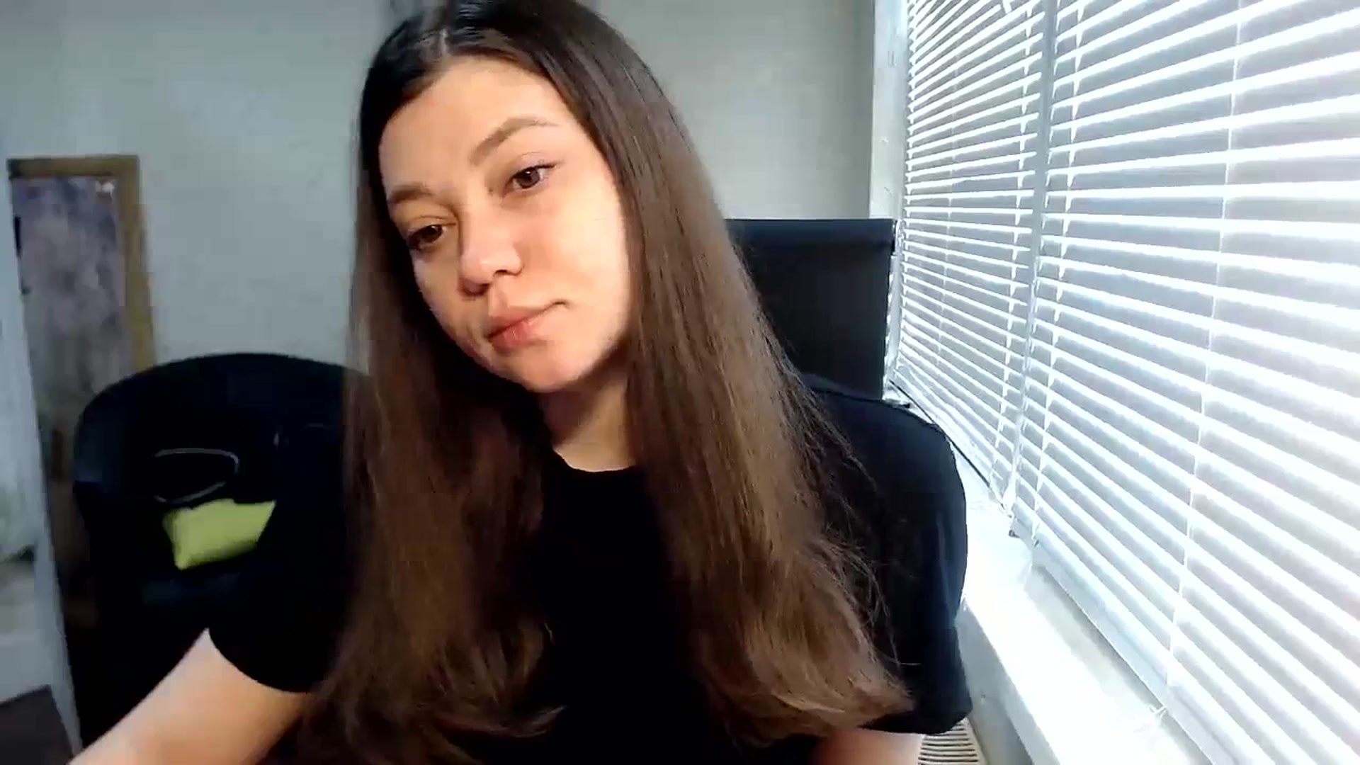 Gallery image thumbnail from SweetArinaA's myfreecams stream on, 04/14/2024, 11:49 image 3 of 20