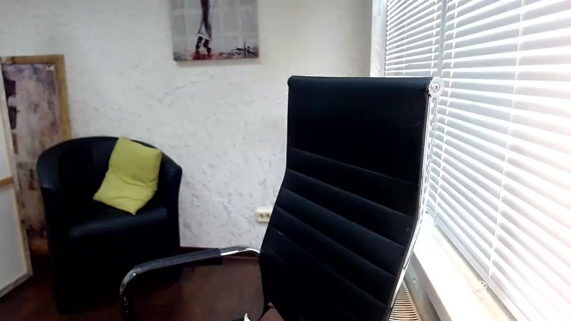 Gallery image thumbnail from SweetArinaA's myfreecams stream on, 04/25/2024, 09:21 image 8 of 20