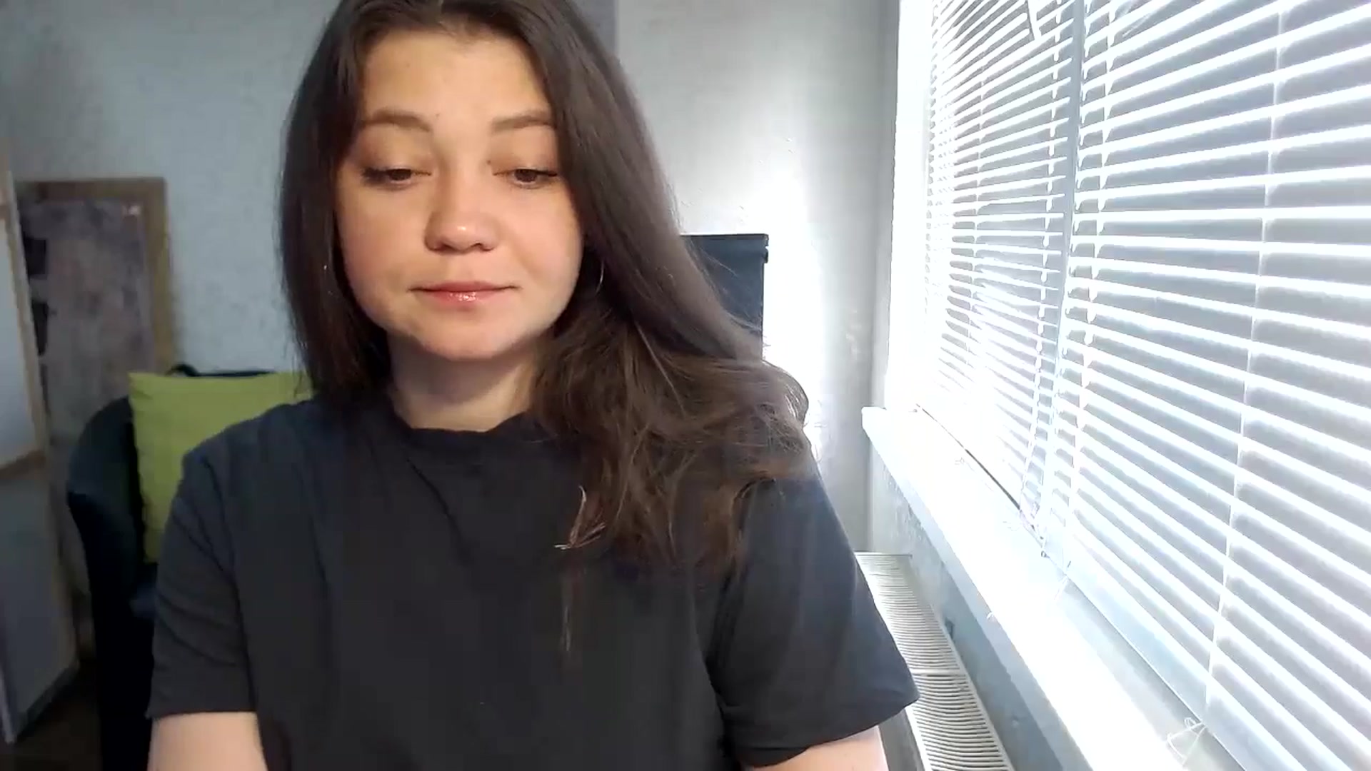 Gallery image thumbnail from SweetArinaA's myfreecams stream on, 05/15/2024, 07:02 image 4 of 20