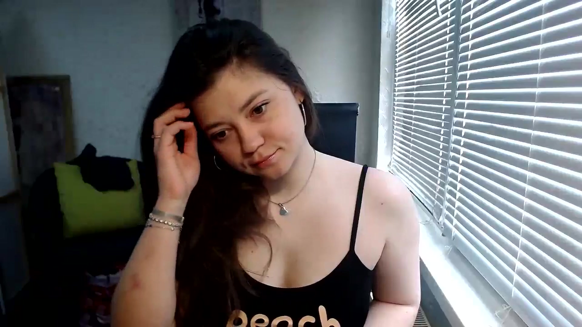Gallery image thumbnail from SweetArinaA's myfreecams stream on, 05/15/2024, 07:02 image 11 of 20