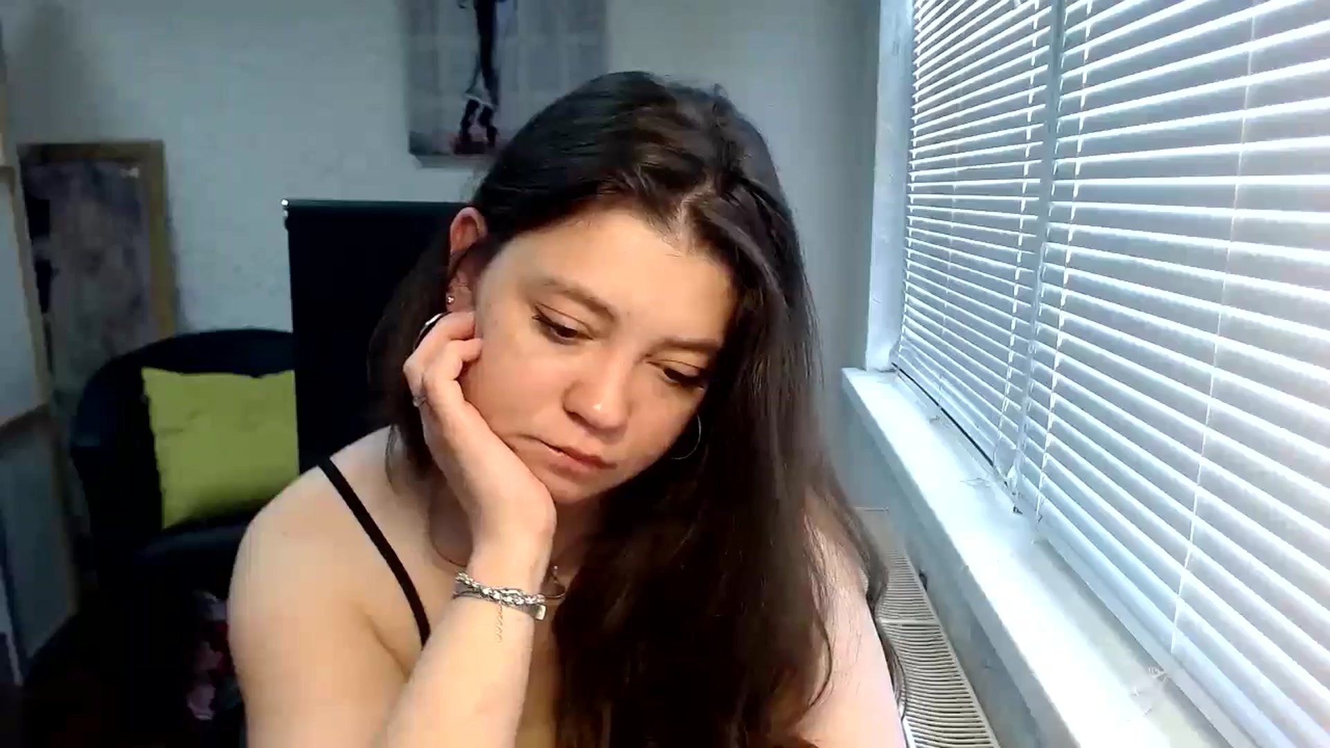 Gallery image thumbnail from SweetArinaA's myfreecams stream on, 05/15/2024, 08:04 image 19 of 20