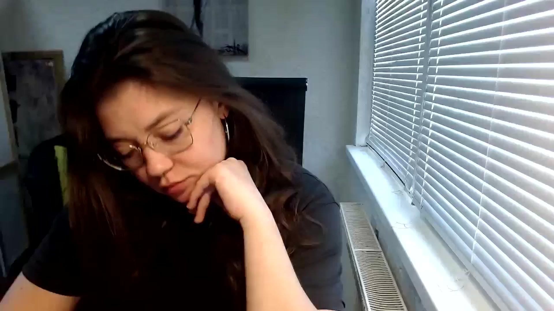 Gallery image thumbnail from SweetArinaA's myfreecams stream on, 05/15/2024, 10:25 image 1 of 20