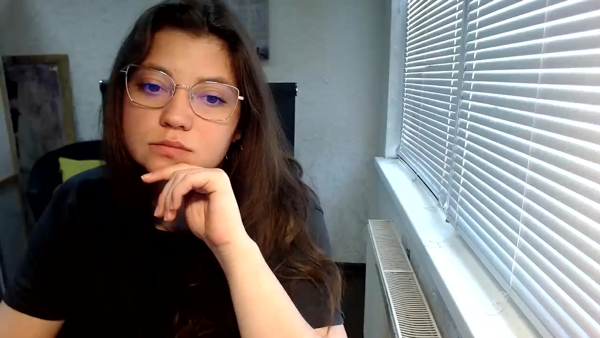 Gallery image thumbnail from SweetArinaA's myfreecams stream on, 05/15/2024, 10:25 image 10 of 20