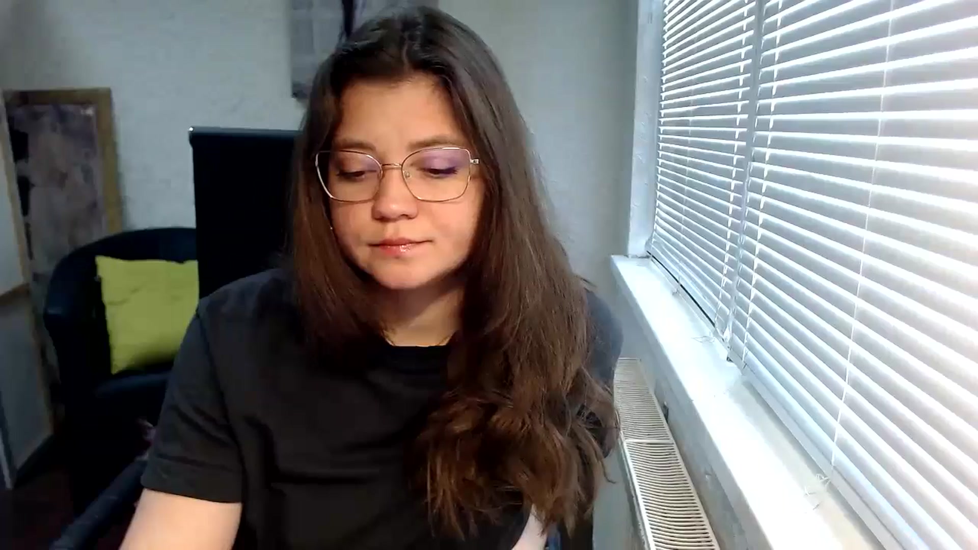 Gallery image thumbnail from SweetArinaA's myfreecams stream on, 05/15/2024, 10:25 image 13 of 20
