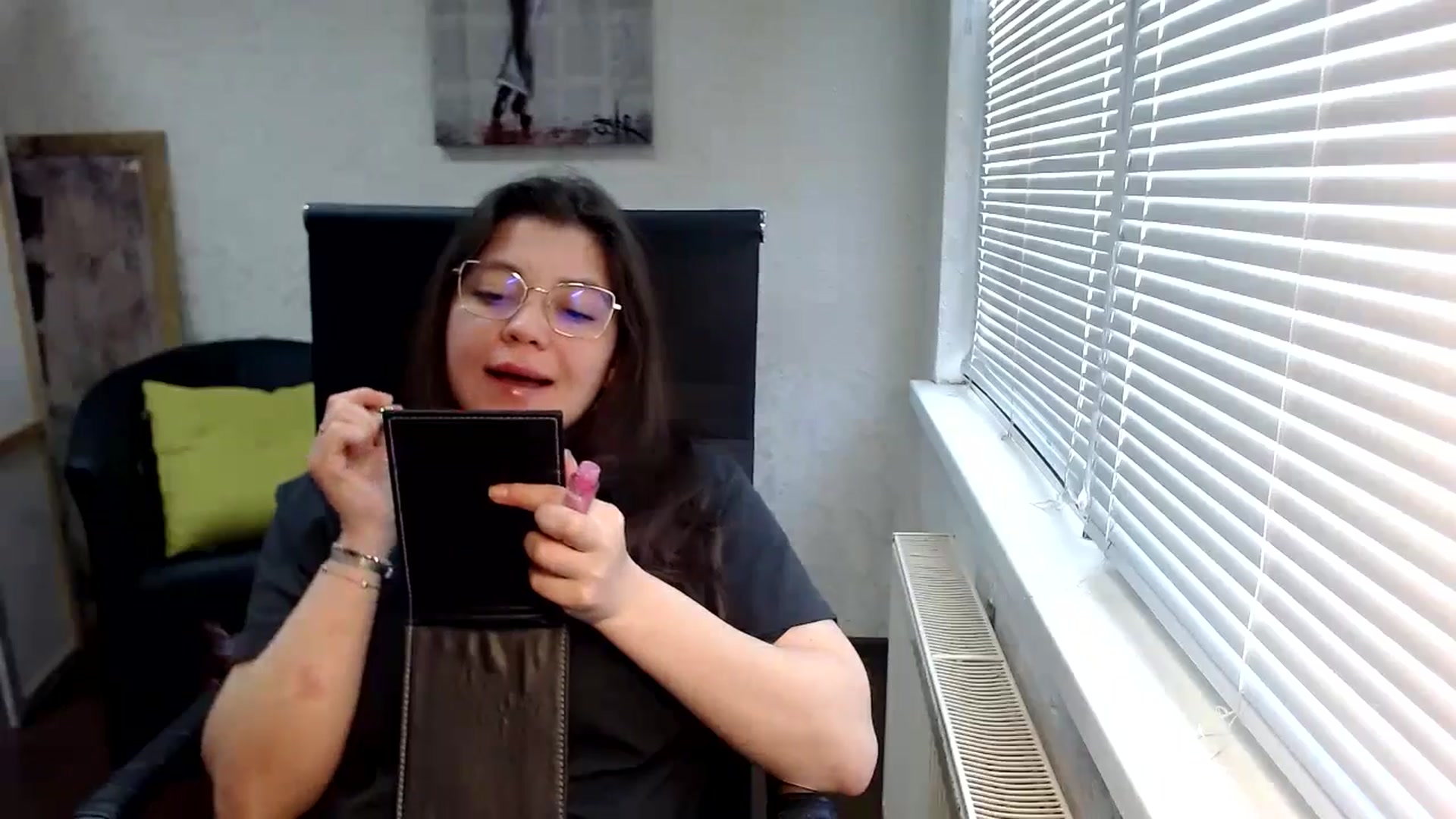 Gallery image thumbnail from SweetArinaA's myfreecams stream on, 05/15/2024, 10:25 image 12 of 20
