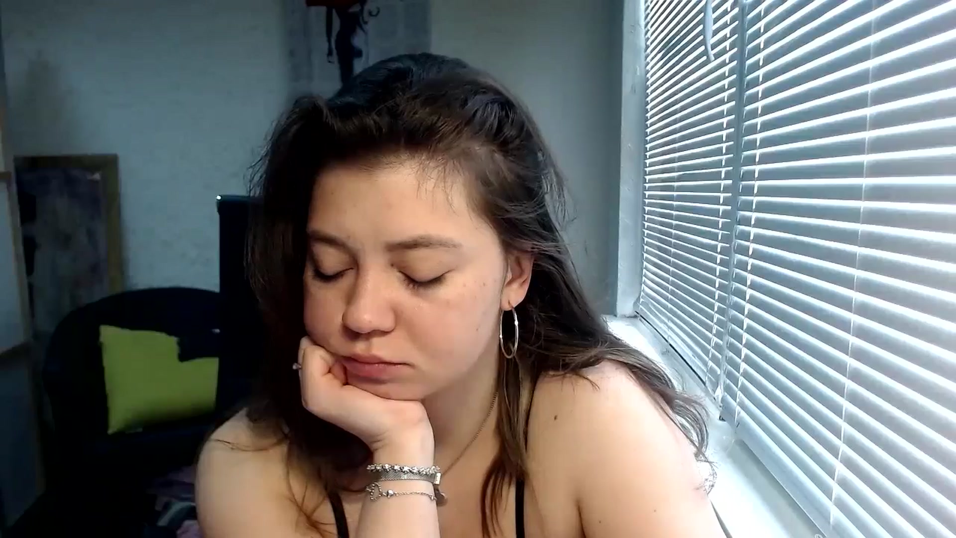 Gallery image thumbnail from SweetArinaA's myfreecams stream on, 05/15/2024, 11:21 image 15 of 20