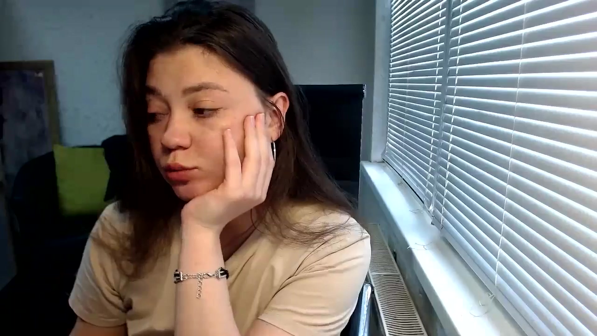 Gallery image thumbnail from SweetArinaA's myfreecams stream on, 05/18/2024, 13:32 image 6 of 20