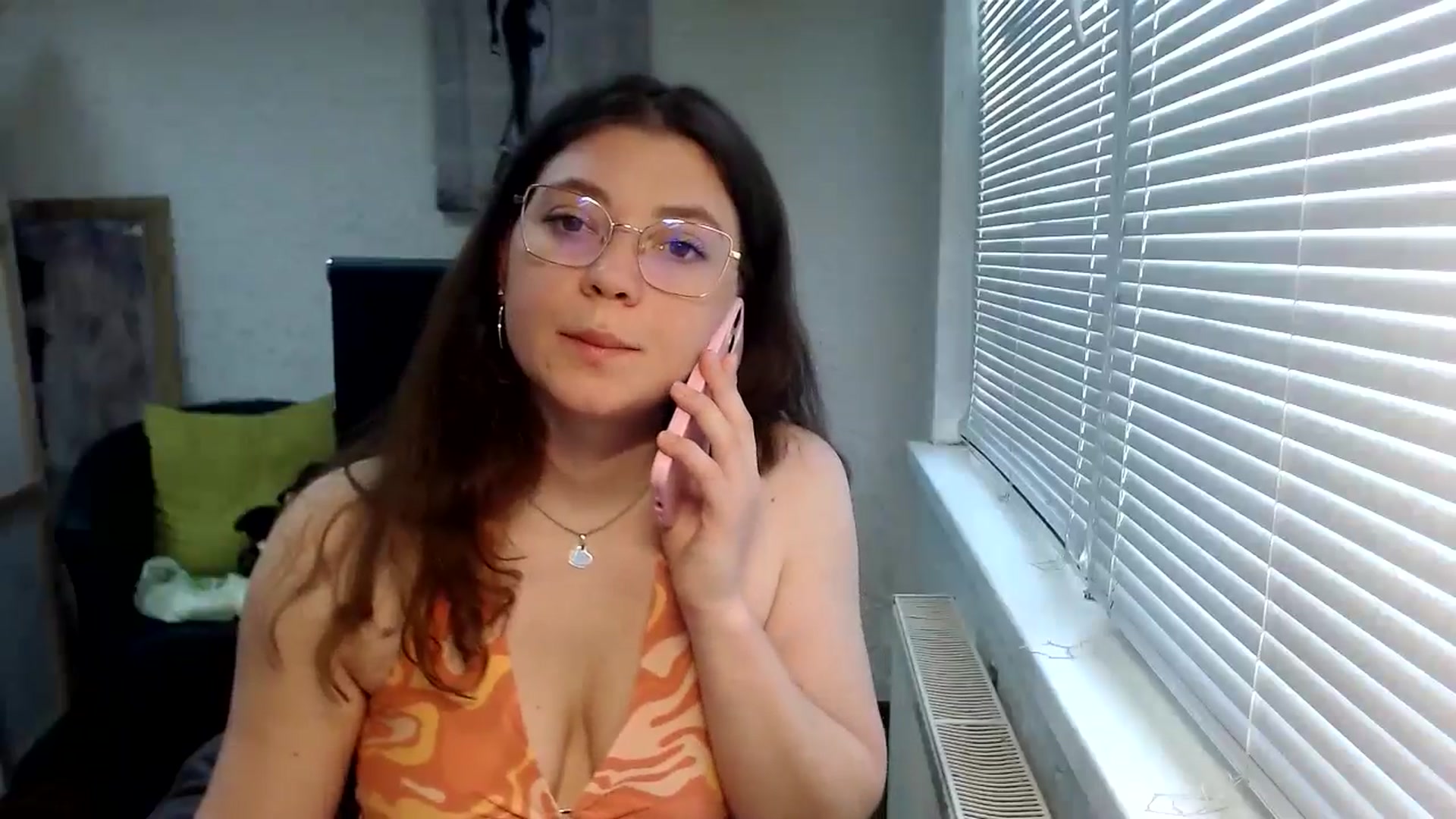 Gallery image thumbnail from SweetArinaA's myfreecams stream on, 05/19/2024, 15:42 image 16 of 20