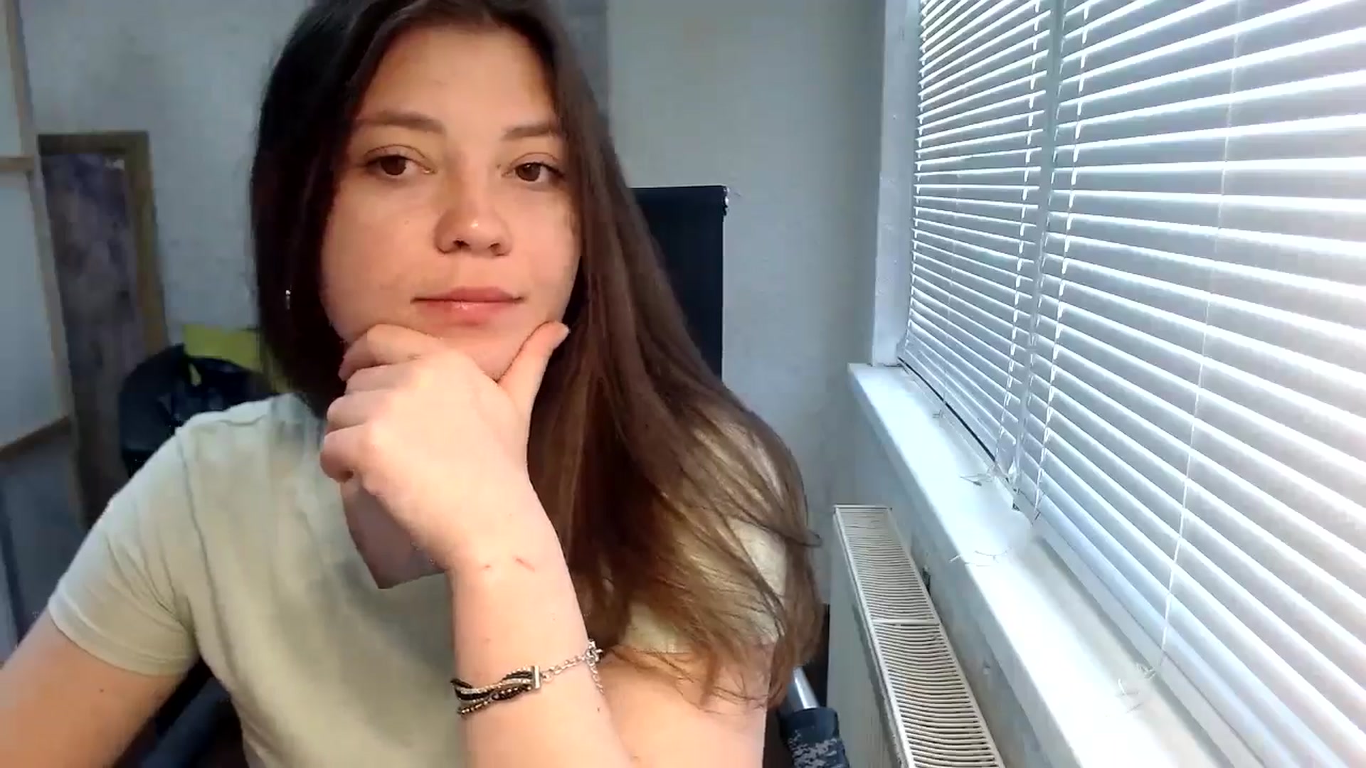 Gallery image thumbnail from SweetArinaA's myfreecams stream on, 05/25/2024, 10:36 image 2 of 20