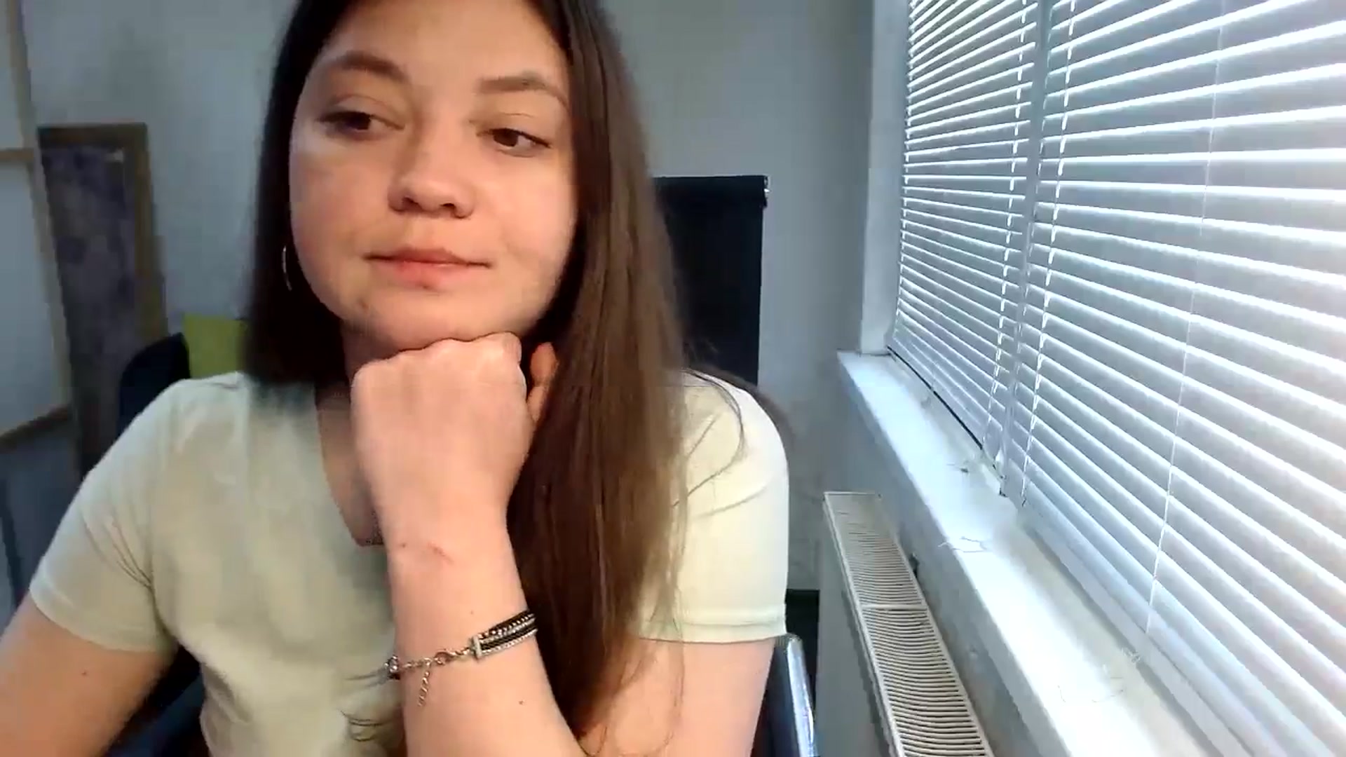Gallery image thumbnail from SweetArinaA's myfreecams stream on, 05/25/2024, 11:31 image 5 of 20
