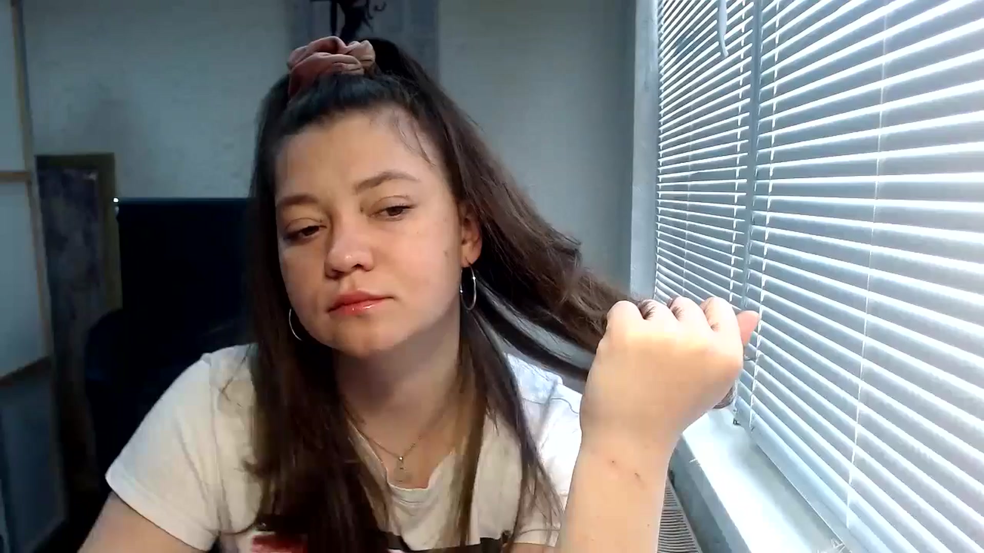 Gallery image thumbnail from SweetArinaA's myfreecams stream on, 05/26/2024, 13:16 image 18 of 20