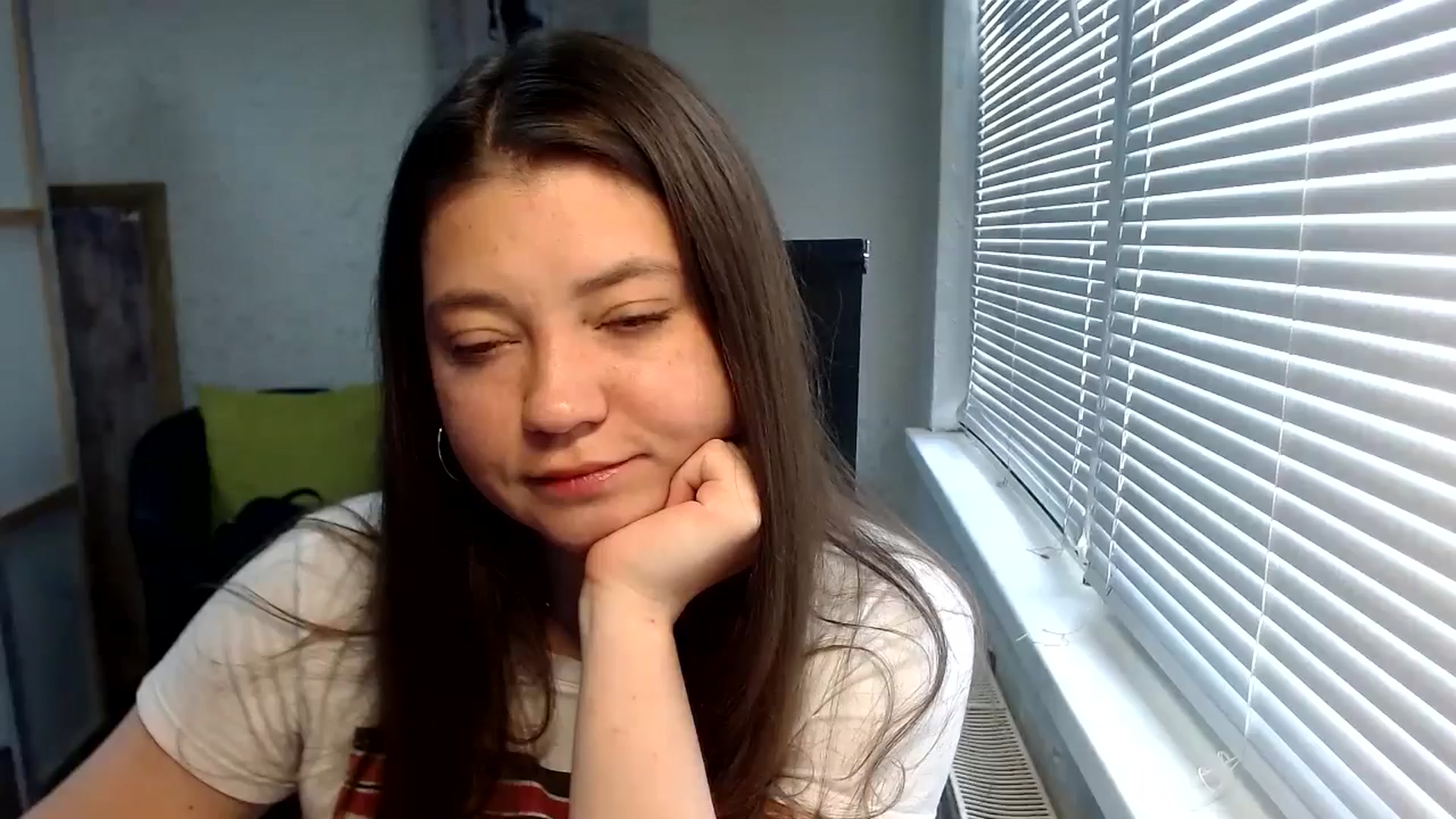 Gallery image thumbnail from SweetArinaA's myfreecams stream on, 05/26/2024, 13:16 image 7 of 20