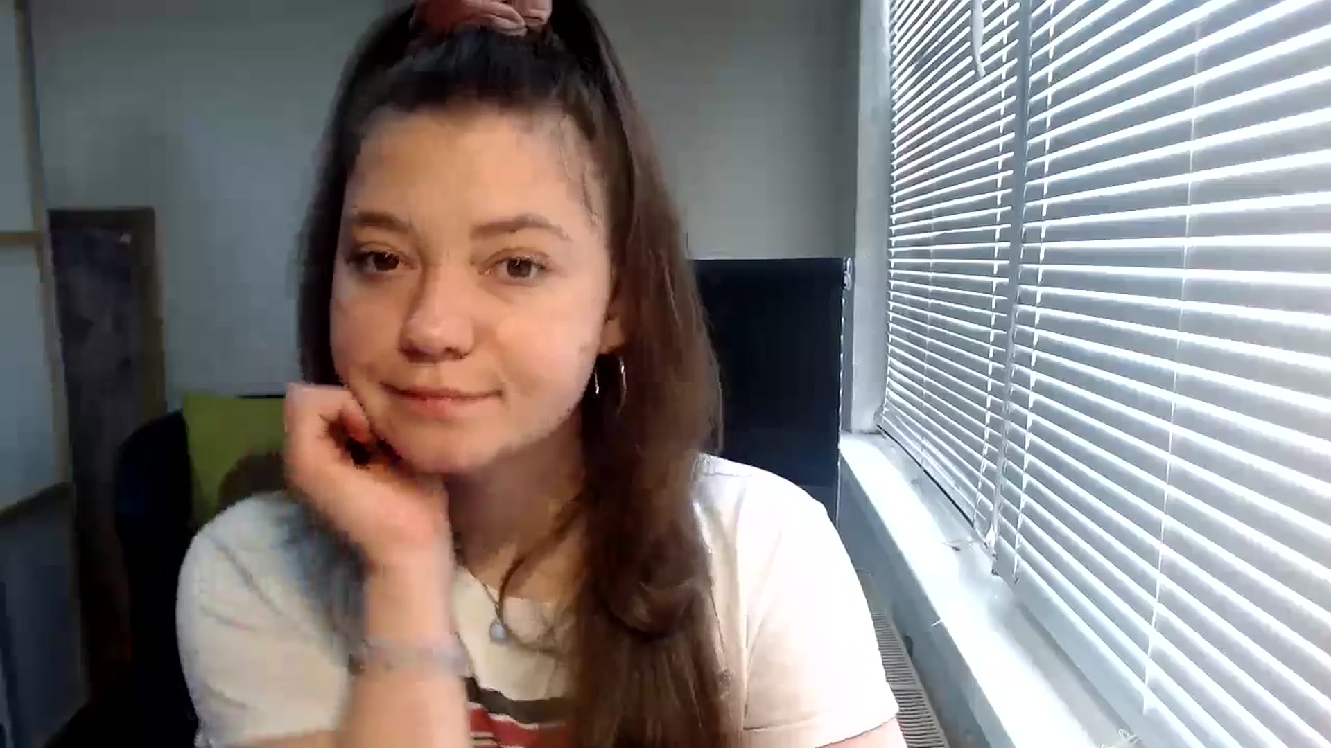 Gallery image thumbnail from SweetArinaA's myfreecams stream on, 05/26/2024, 13:16 image 14 of 20