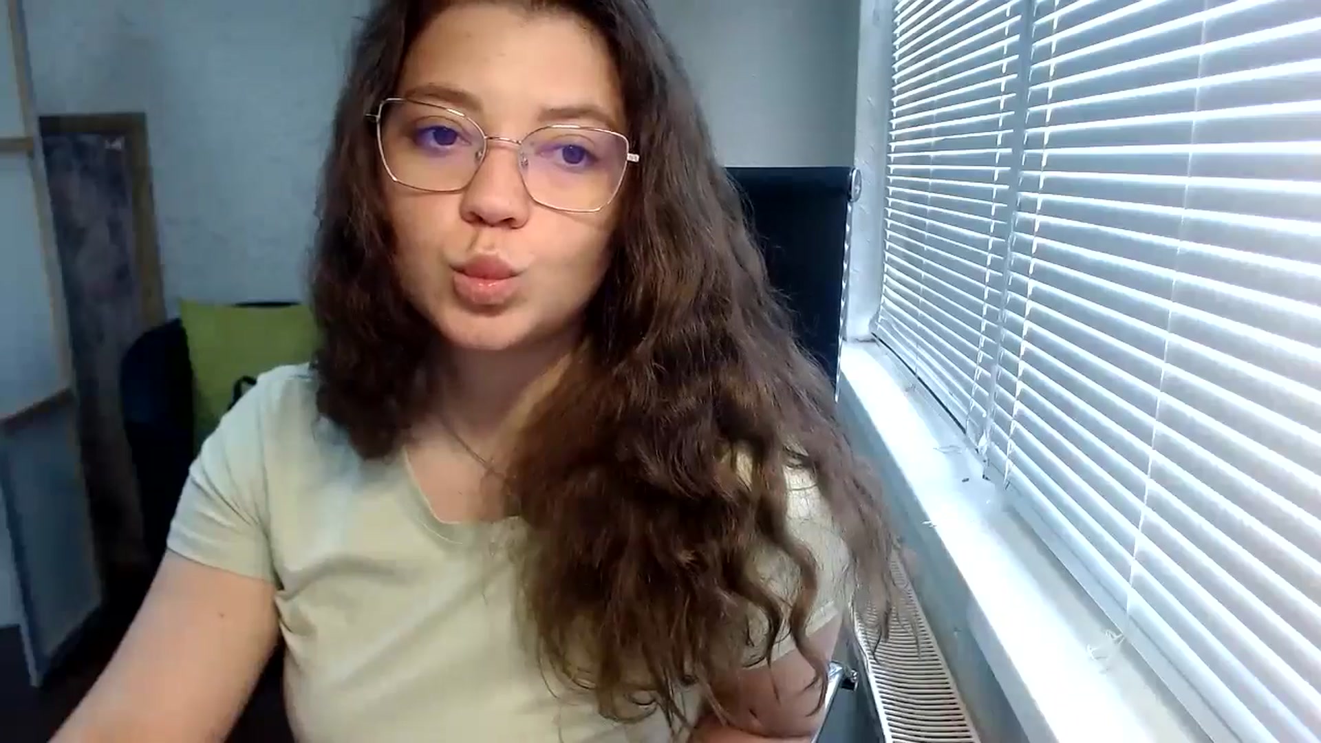 Gallery image thumbnail from SweetArinaA's myfreecams stream on, 05/30/2024, 10:45 image 2 of 20