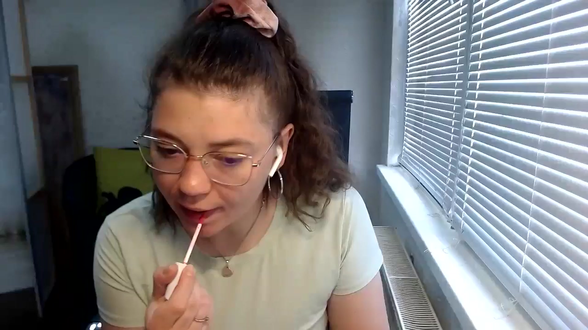 Gallery image thumbnail from SweetArinaA's myfreecams stream on, 06/04/2024, 07:19 image 18 of 20