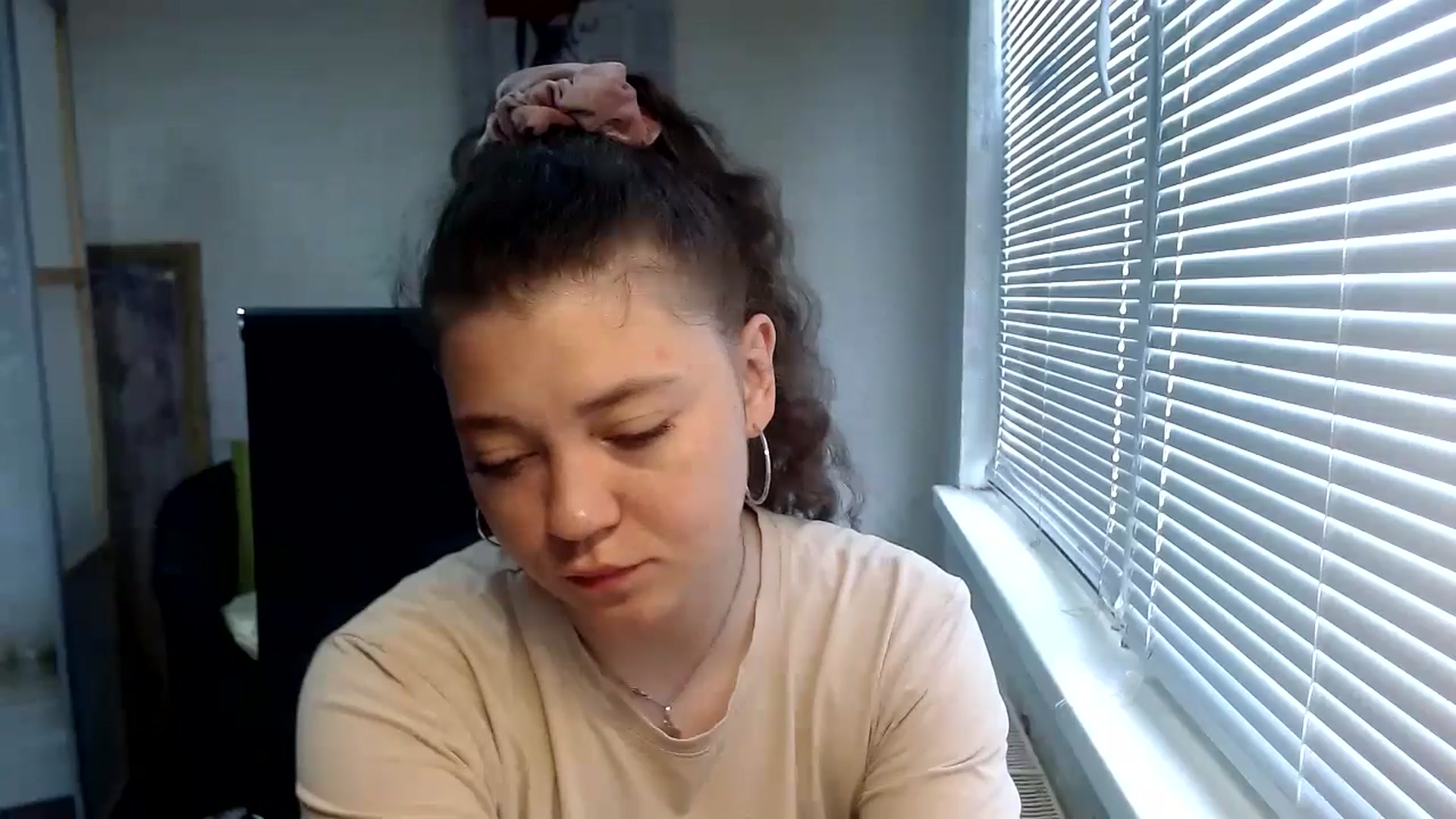 Gallery image thumbnail from SweetArinaA's myfreecams stream on, 06/05/2024, 07:06 image 16 of 20