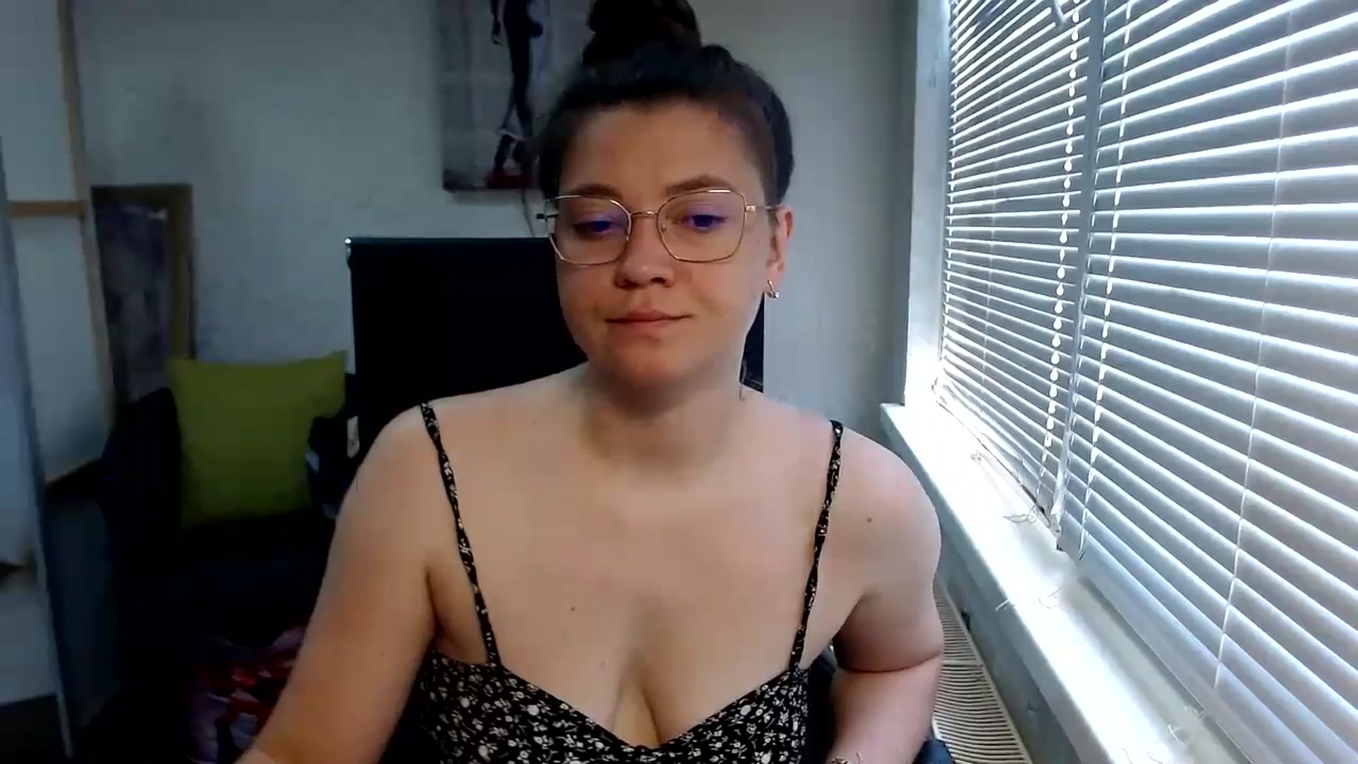 Gallery image thumbnail from SweetArinaA's myfreecams stream on, 06/27/2024, 07:31 image 2 of 20