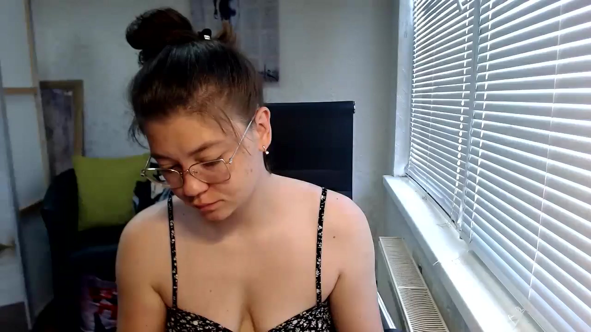 Gallery image thumbnail from SweetArinaA's myfreecams stream on, 06/27/2024, 07:31 image 12 of 20