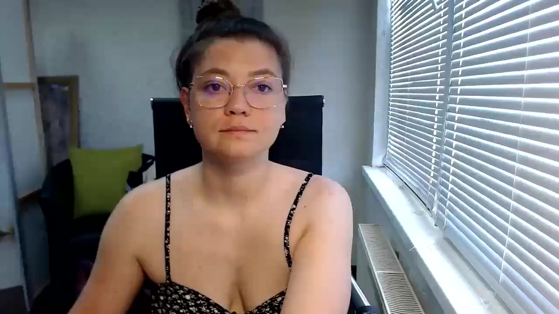 Gallery image thumbnail from SweetArinaA's myfreecams stream on, 06/27/2024, 07:31 image 11 of 20
