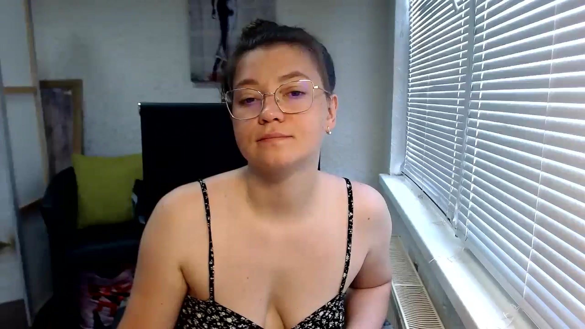 Gallery image thumbnail from SweetArinaA's myfreecams stream on, 06/27/2024, 07:31 image 16 of 20