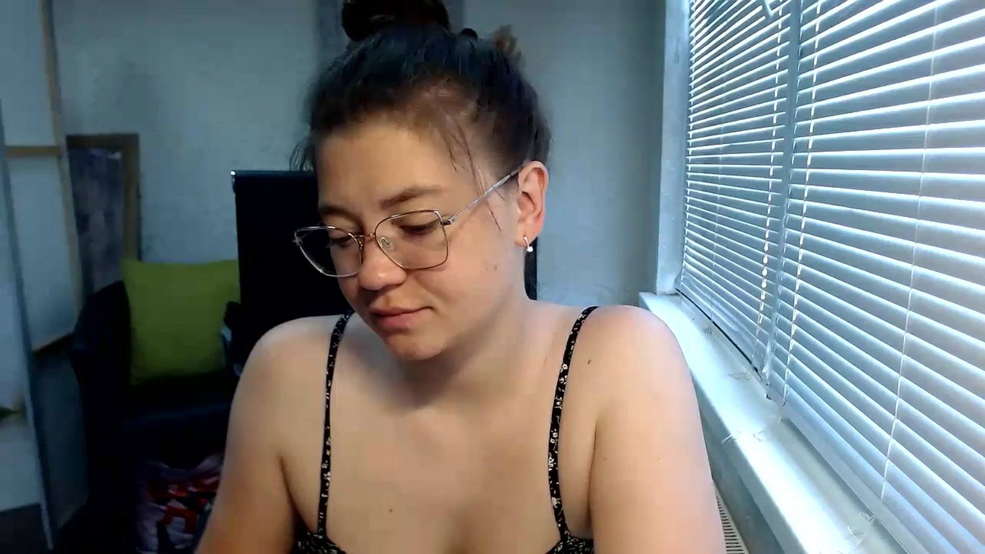 Gallery image thumbnail from SweetArinaA's myfreecams stream on, 06/27/2024, 07:31 image 14 of 20