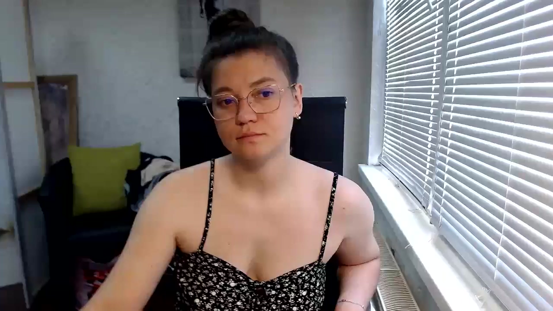 Gallery image thumbnail from SweetArinaA's myfreecams stream on, 06/27/2024, 07:31 image 6 of 20