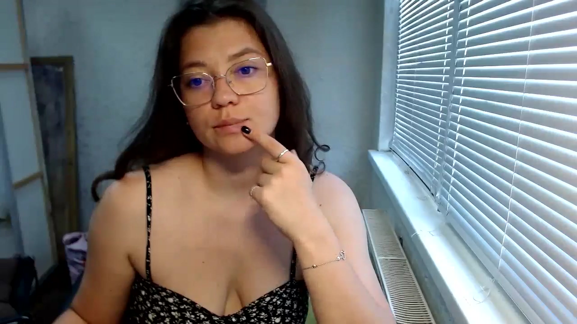 Gallery image thumbnail from SweetArinaA's myfreecams stream on, 06/27/2024, 08:47 image 7 of 20