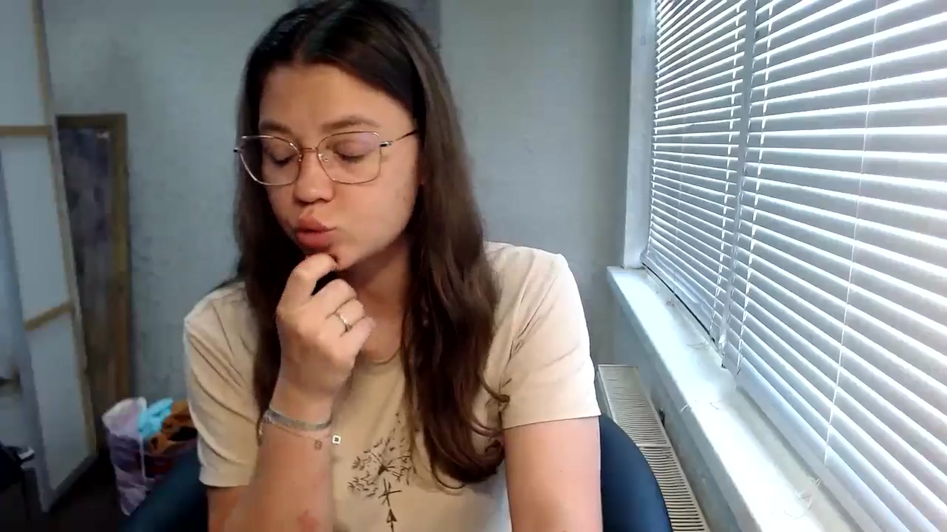 Gallery image thumbnail from SweetArinaA's myfreecams stream on, 06/27/2024, 11:00 image 6 of 20
