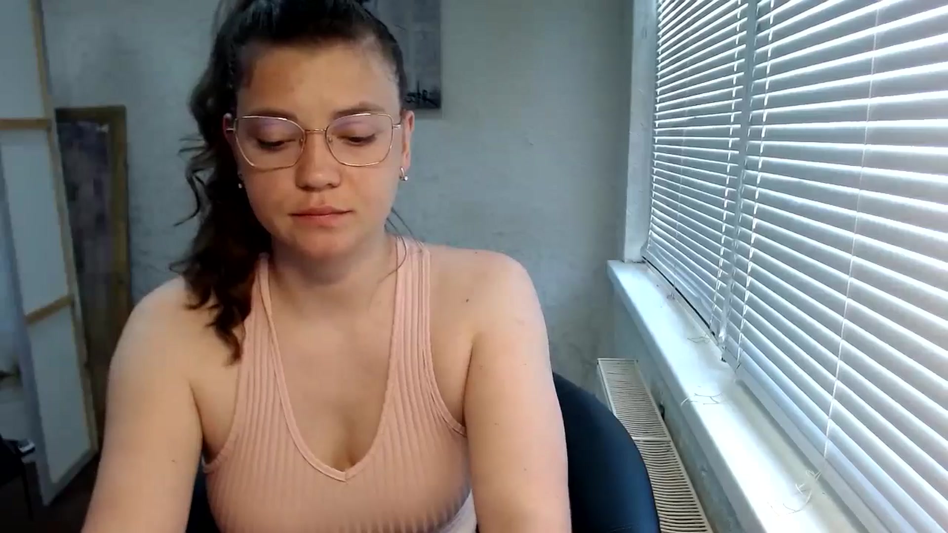 Gallery image thumbnail from SweetArinaA's myfreecams stream on, 06/27/2024, 12:15 image 17 of 20