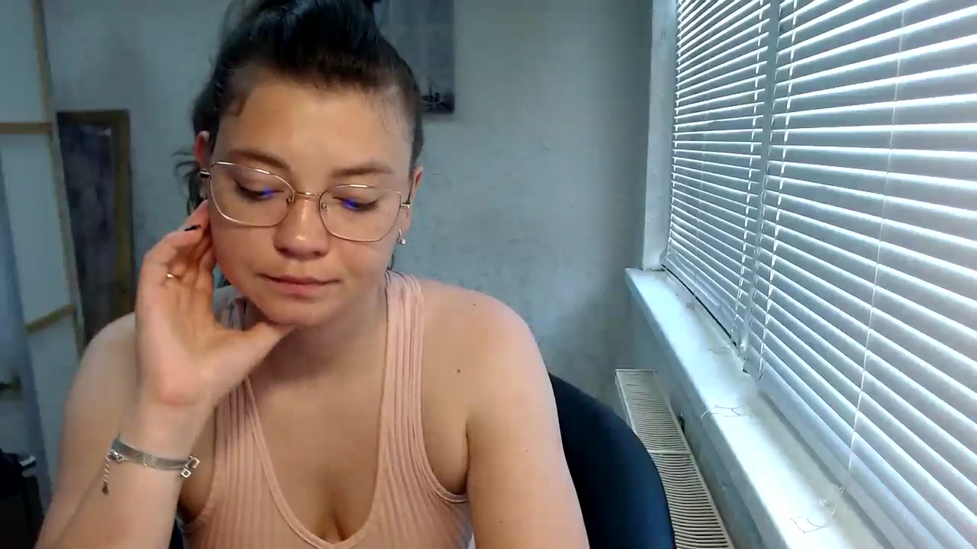 Gallery image thumbnail from SweetArinaA's myfreecams stream on, 06/27/2024, 12:15 image 19 of 20