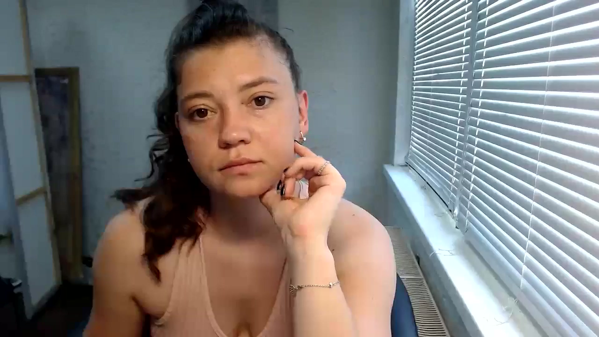 Gallery image thumbnail from SweetArinaA's myfreecams stream on, 06/27/2024, 12:15 image 15 of 20