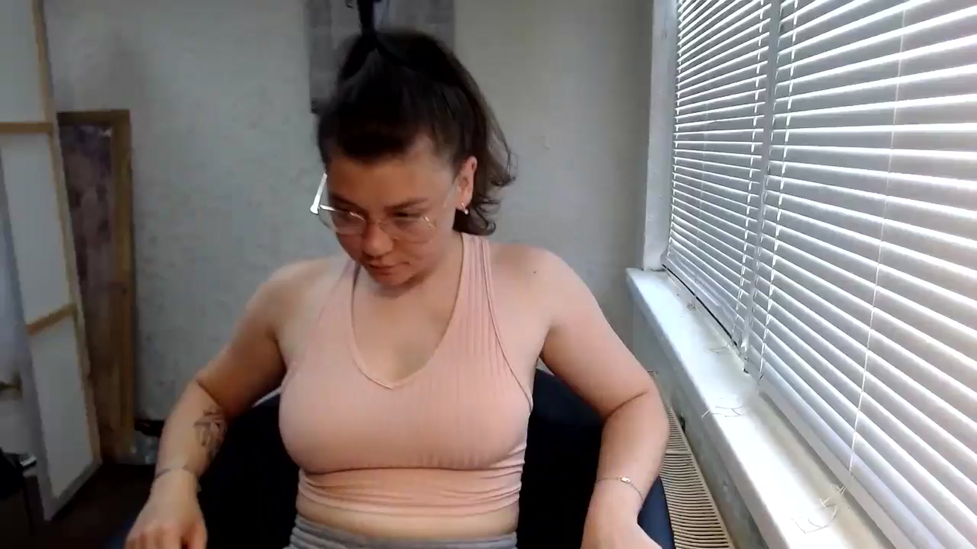 Gallery image thumbnail from SweetArinaA's myfreecams stream on, 06/27/2024, 12:15 image 18 of 20
