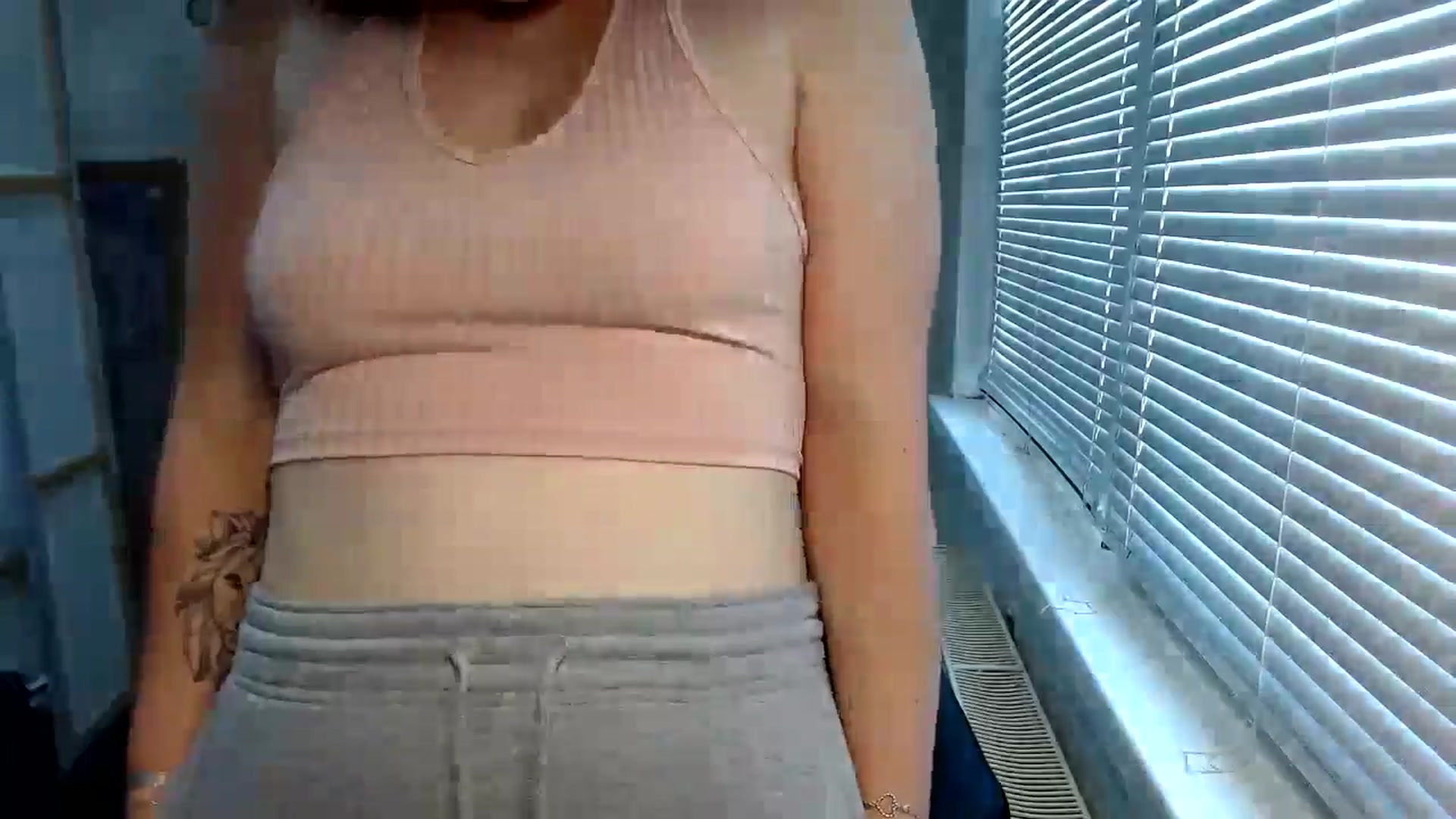 Gallery image thumbnail from SweetArinaA's myfreecams stream on, 06/27/2024, 13:33 image 9 of 20