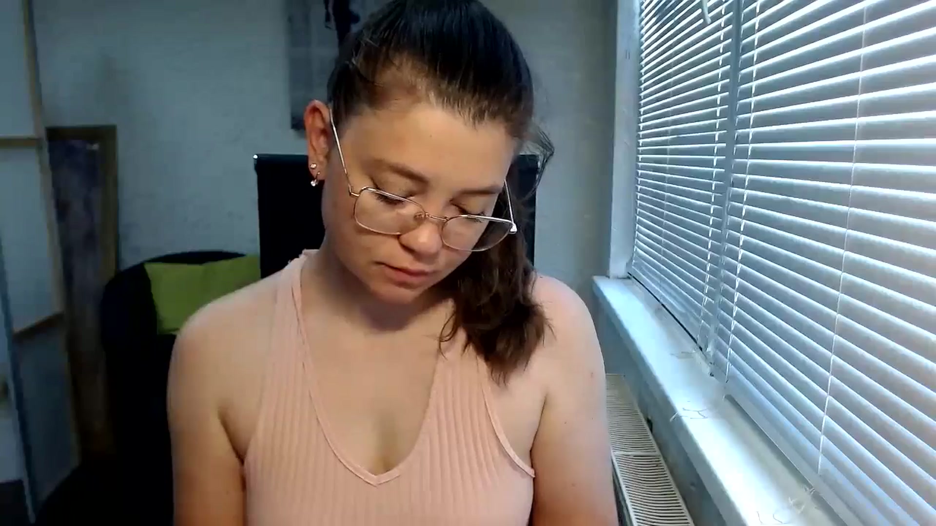 Gallery image thumbnail from SweetArinaA's myfreecams stream on, 06/29/2024, 09:26 image 5 of 20