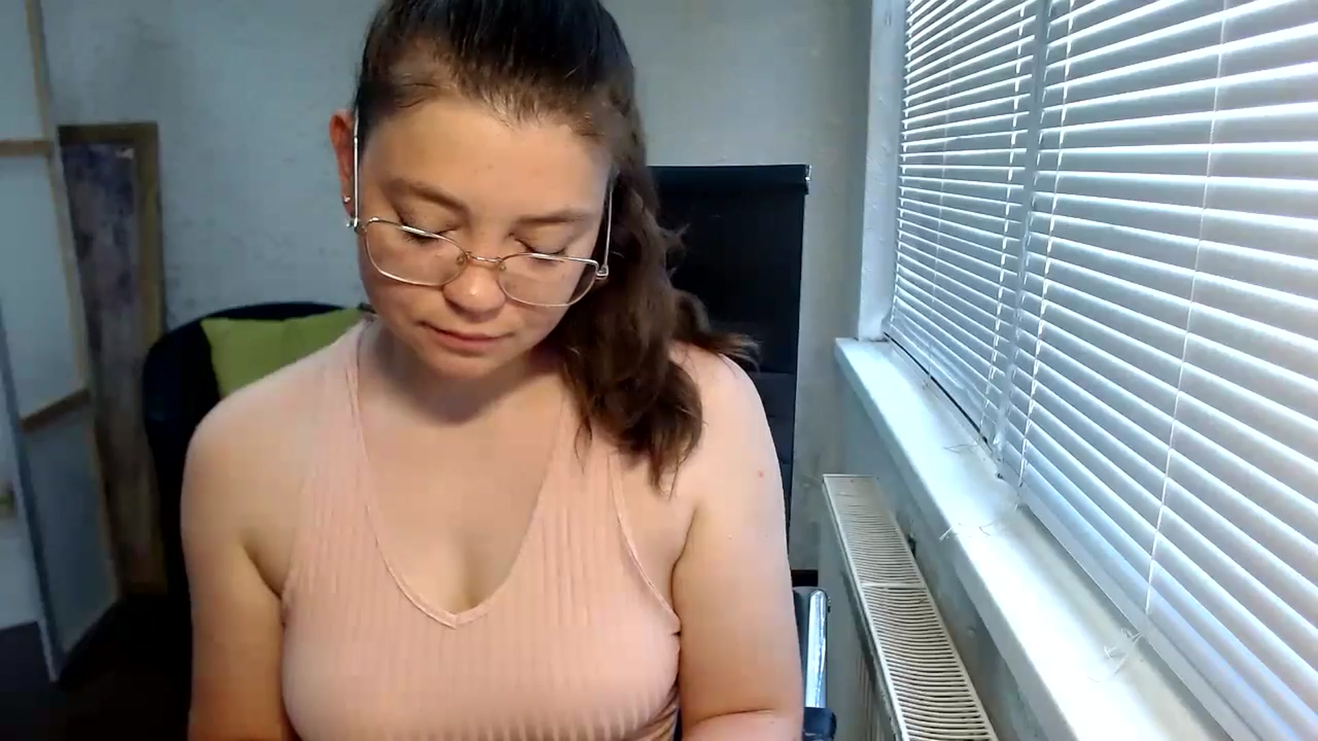 Gallery image thumbnail from SweetArinaA's myfreecams stream on, 06/29/2024, 09:26 image 2 of 20
