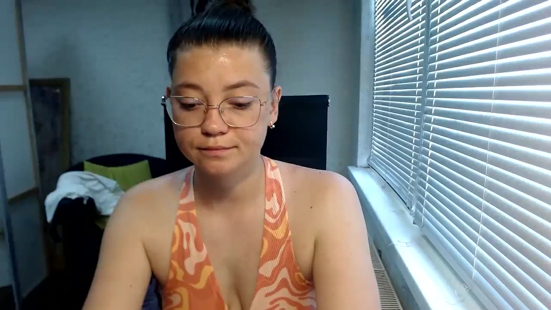 Gallery image thumbnail from SweetArinaA's myfreecams stream on, 07/16/2024, 10:58 image 16 of 20