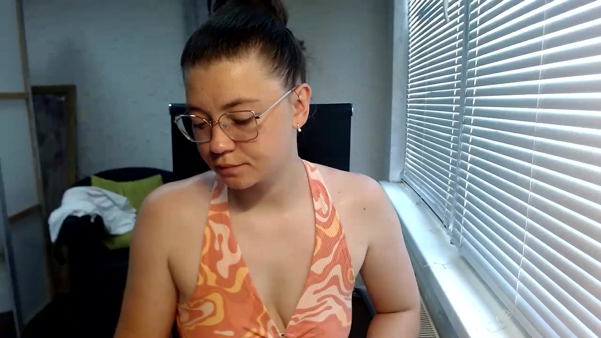 Gallery image thumbnail from SweetArinaA's myfreecams stream on, 07/16/2024, 10:58 image 10 of 20