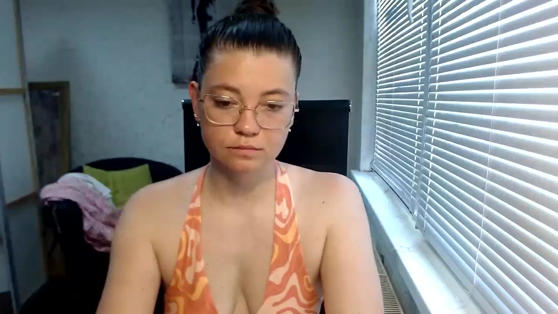 Gallery image thumbnail from SweetArinaA's myfreecams stream on, 07/16/2024, 11:37 image 10 of 20