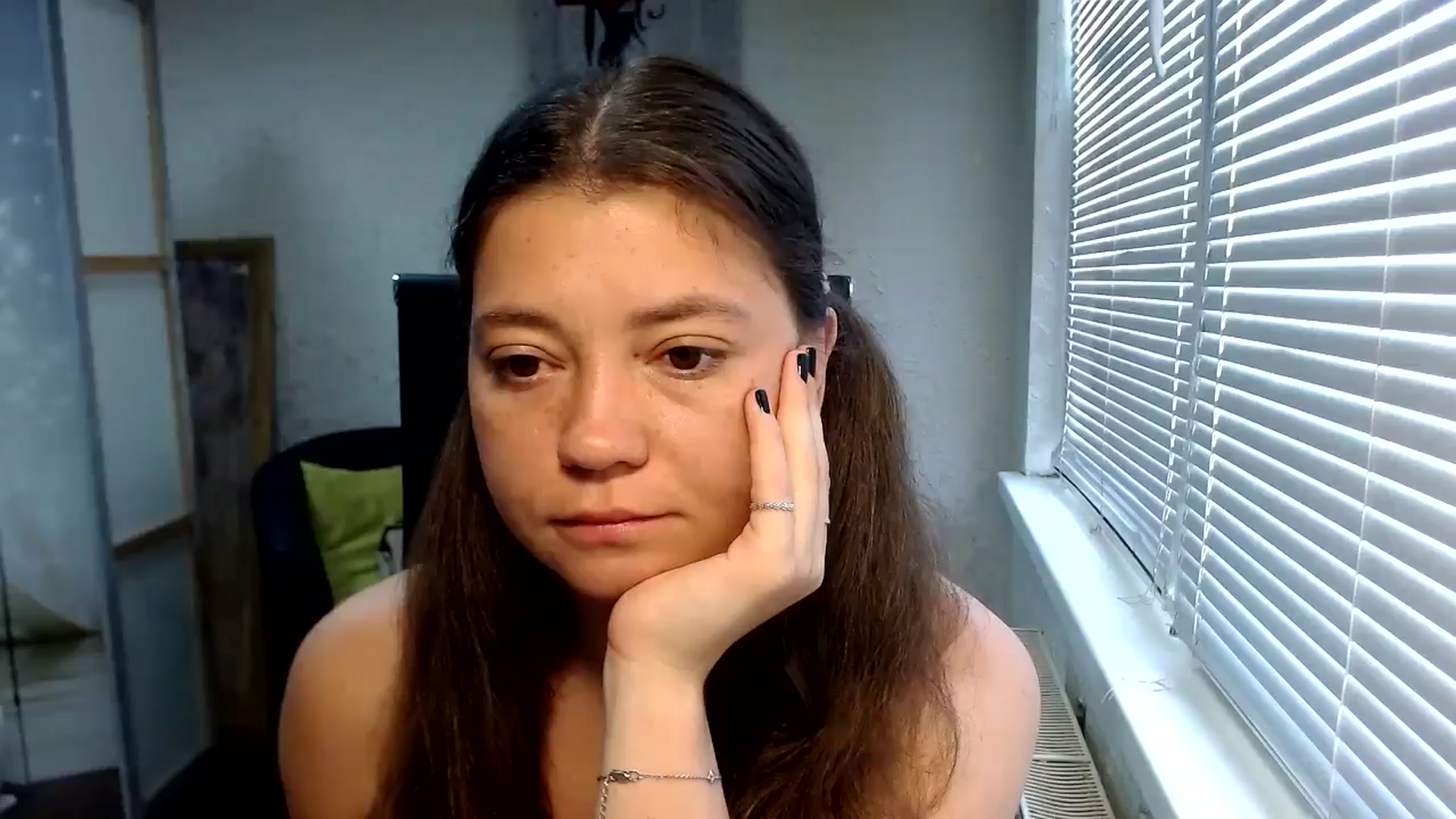 Gallery image thumbnail from SweetArinaA's myfreecams stream on, 07/25/2024, 09:49 image 17 of 20