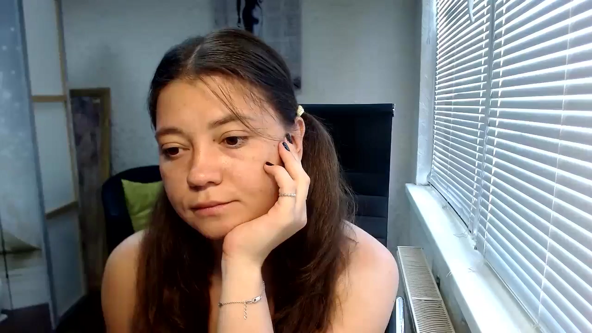 Gallery image thumbnail from SweetArinaA's myfreecams stream on, 07/25/2024, 09:49 image 7 of 20