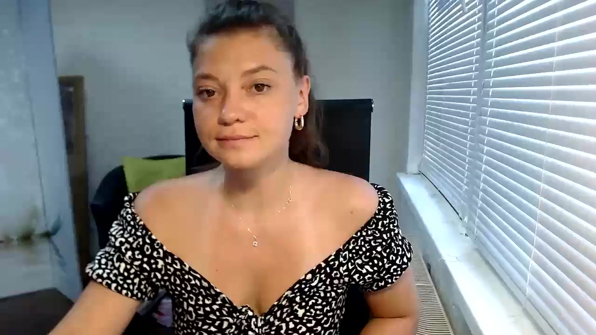 Gallery image thumbnail from SweetArinaA's myfreecams stream on, 08/31/2024, 15:22 image 17 of 20
