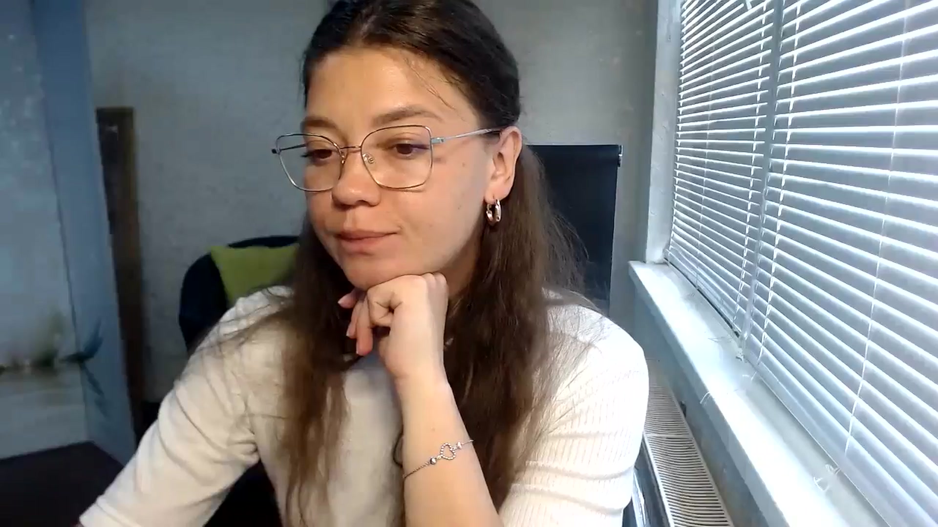 Gallery image thumbnail from SweetArinaA's myfreecams stream on, 09/10/2024, 09:15 image 10 of 20