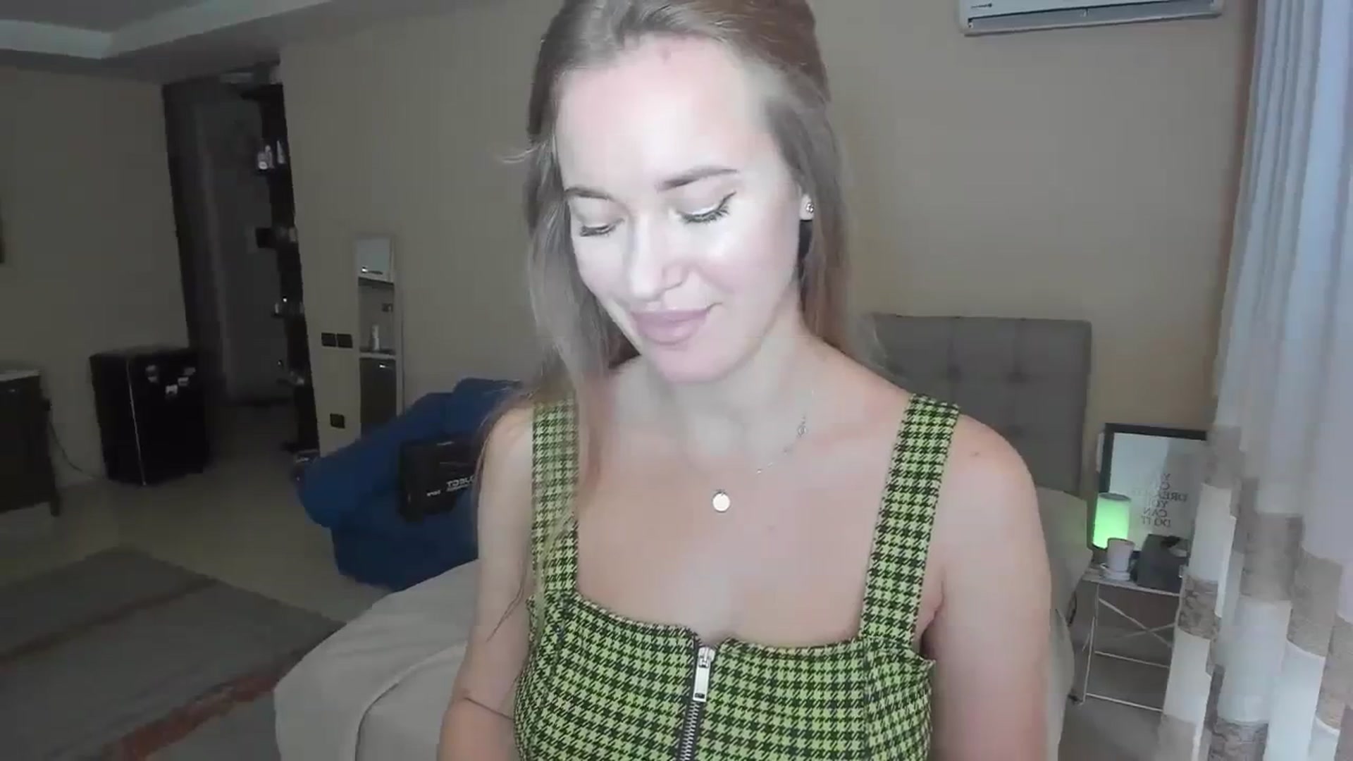 Gallery image thumbnail from SweetBlonde20's myfreecams stream on, 09/25/2023, 12:08 image 8 of 20