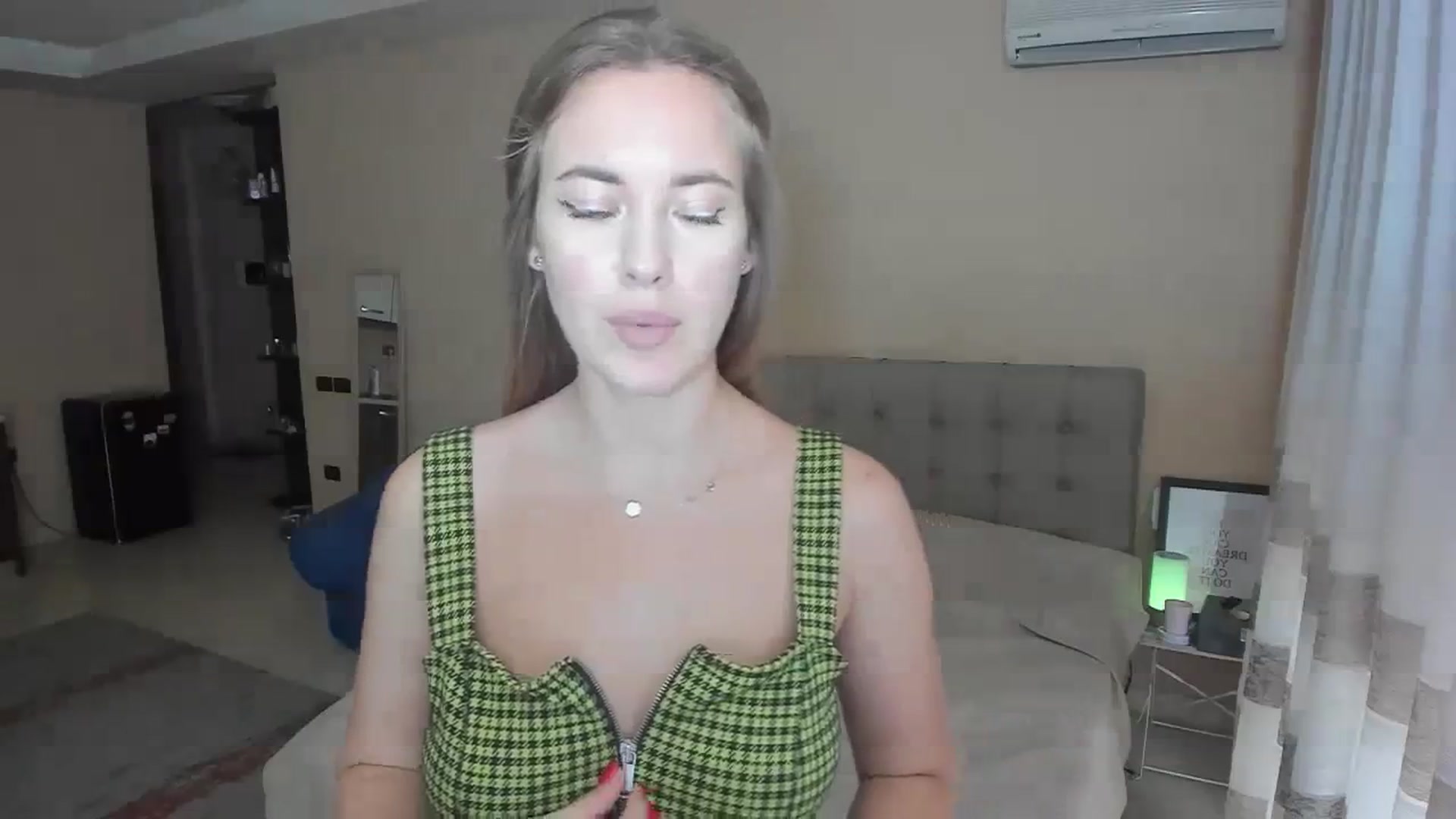 Gallery image thumbnail from SweetBlonde20's myfreecams stream on, 09/25/2023, 12:44 image 14 of 20