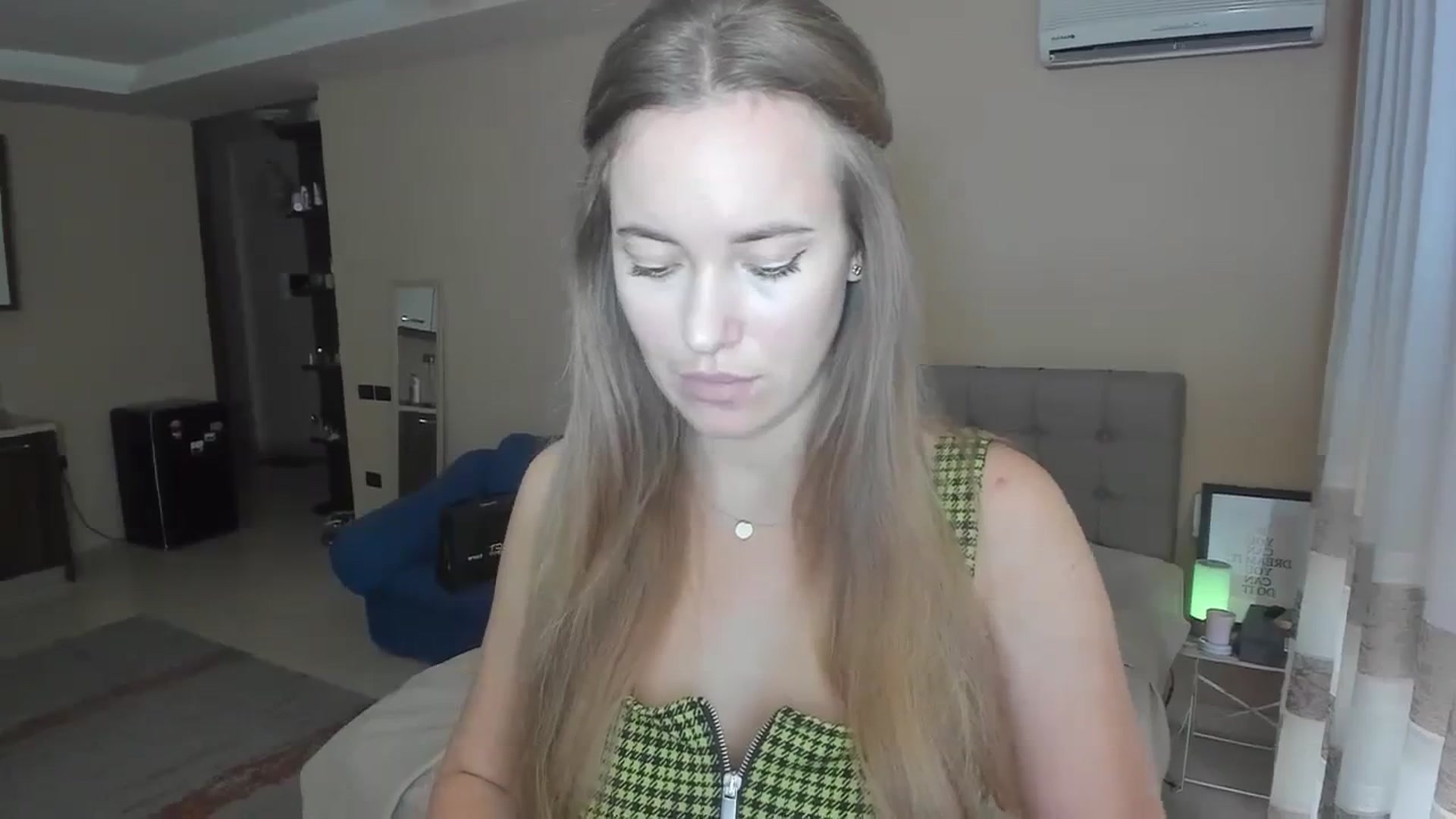 Gallery image thumbnail from SweetBlonde20's myfreecams stream on, 09/25/2023, 12:44 image 12 of 20